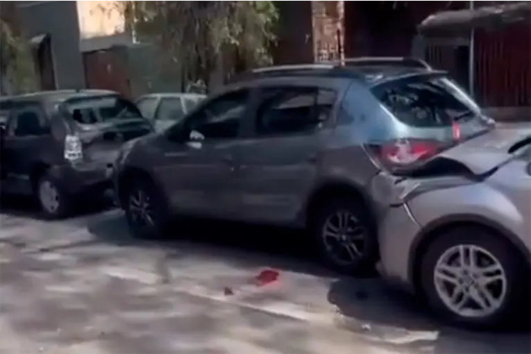Choque en cadena en pleno centro de Paraná: varios vehículos sufrieron importantes daños