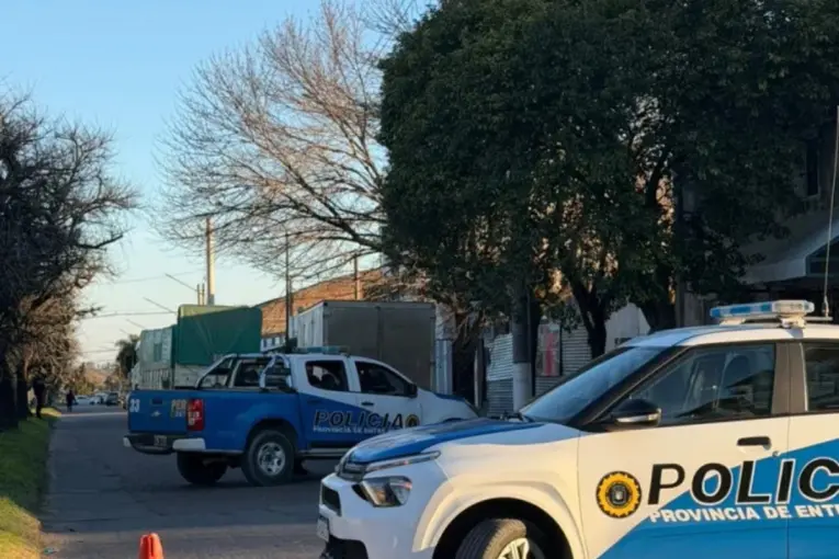 Operario entrerriano cayó de un camión y fue atropellado por un conductor que huyó del lugar
