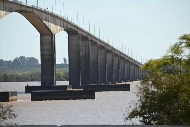 Incautaron 190 mil dólares ocultos en una camioneta que cruzaba el Puente San Martín