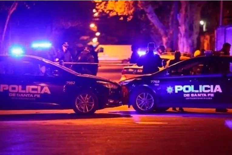 Asesinaron a un joven en Rosario durante una pelea familiar y su prima quedó detenida