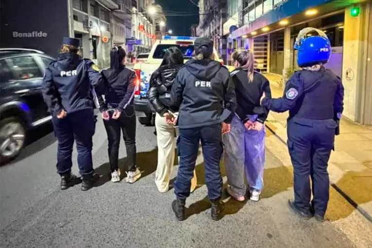 Robaron en un comercio en Paraná y les hallaron un presunto inhibidor de señal