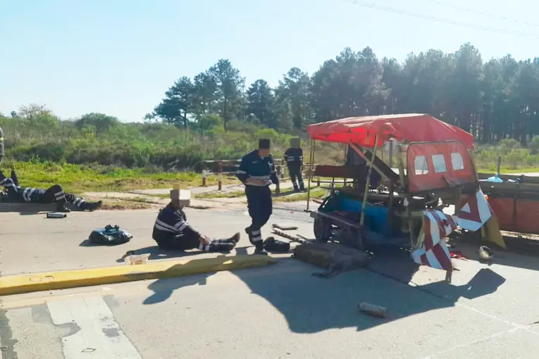Camión chocó contra una zorra ferroviaria y varios trabajadores resultaron heridos