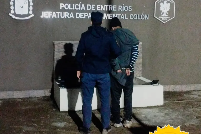Amenazó con un cuchillo a vecinos y policías y terminó aprehendido
