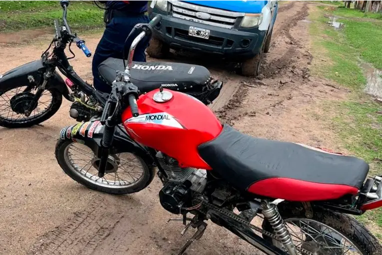 Un video de picadas en la Ruta 127 derivó en allanamientos: secuestraron tres motocicletas