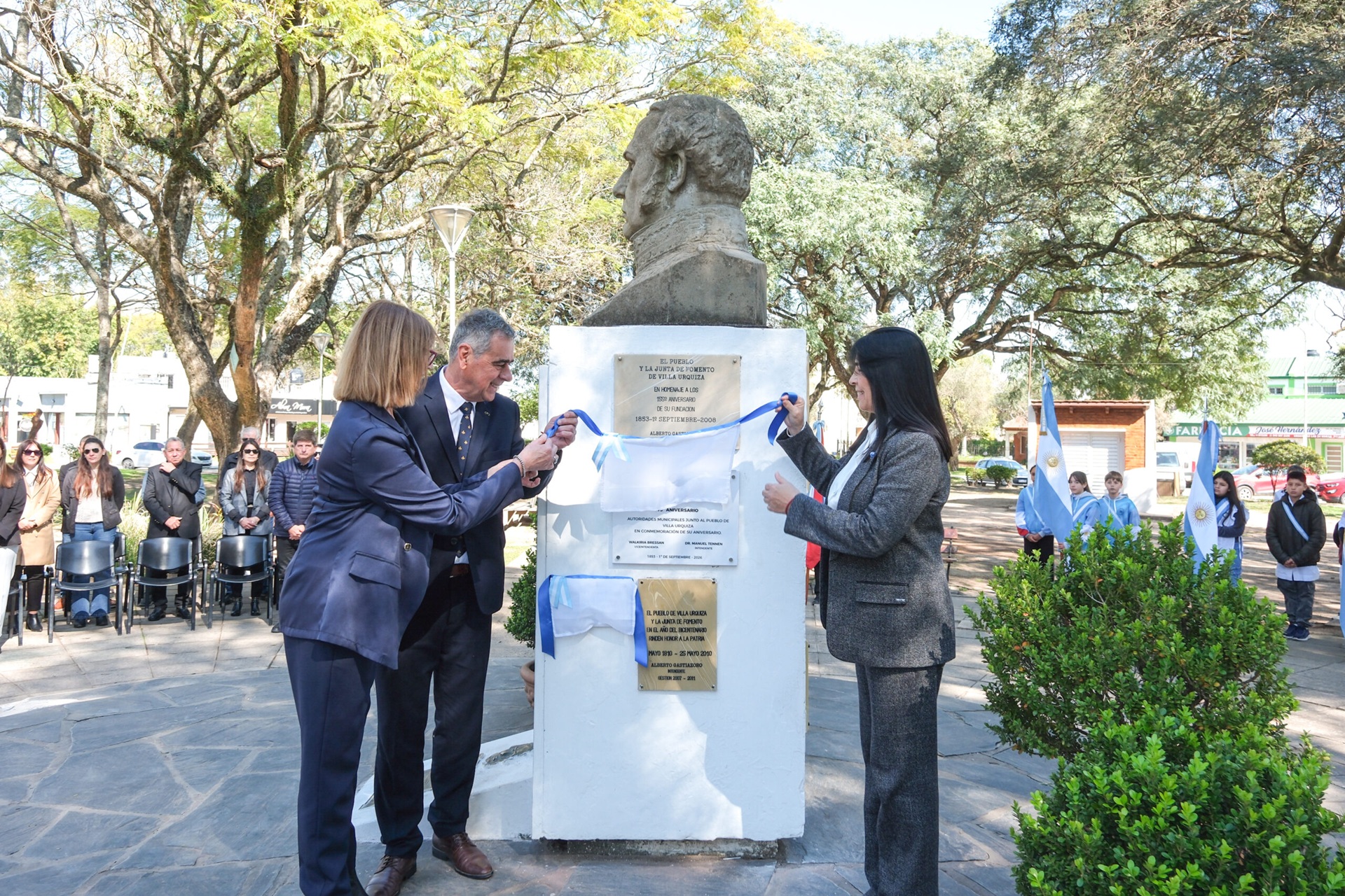La provincia acompañó a Villa Urquiza en la celebración de su 173° aniversario