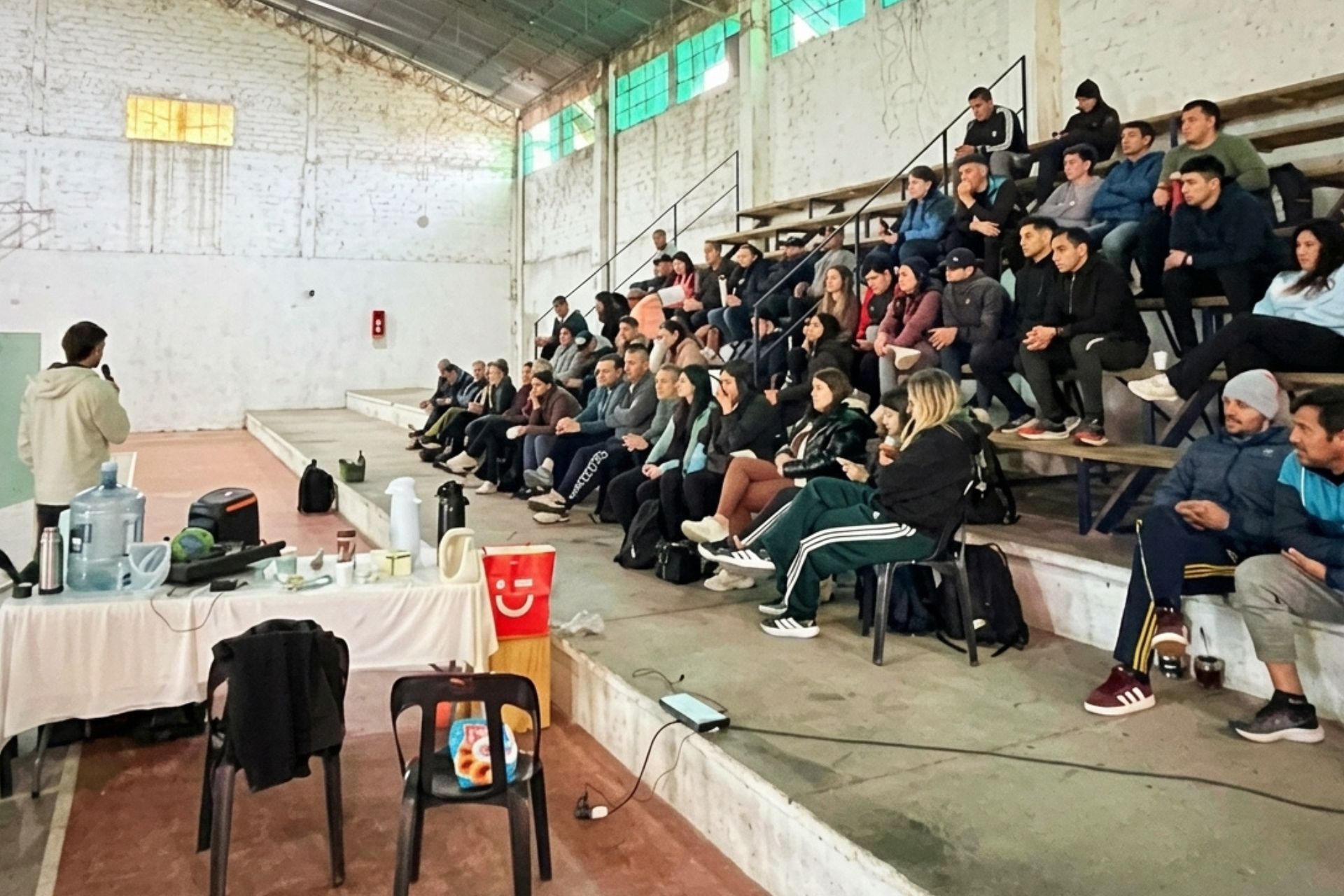 El CGE realizó una capacitación en hándbol escolar en Rosario del Tala