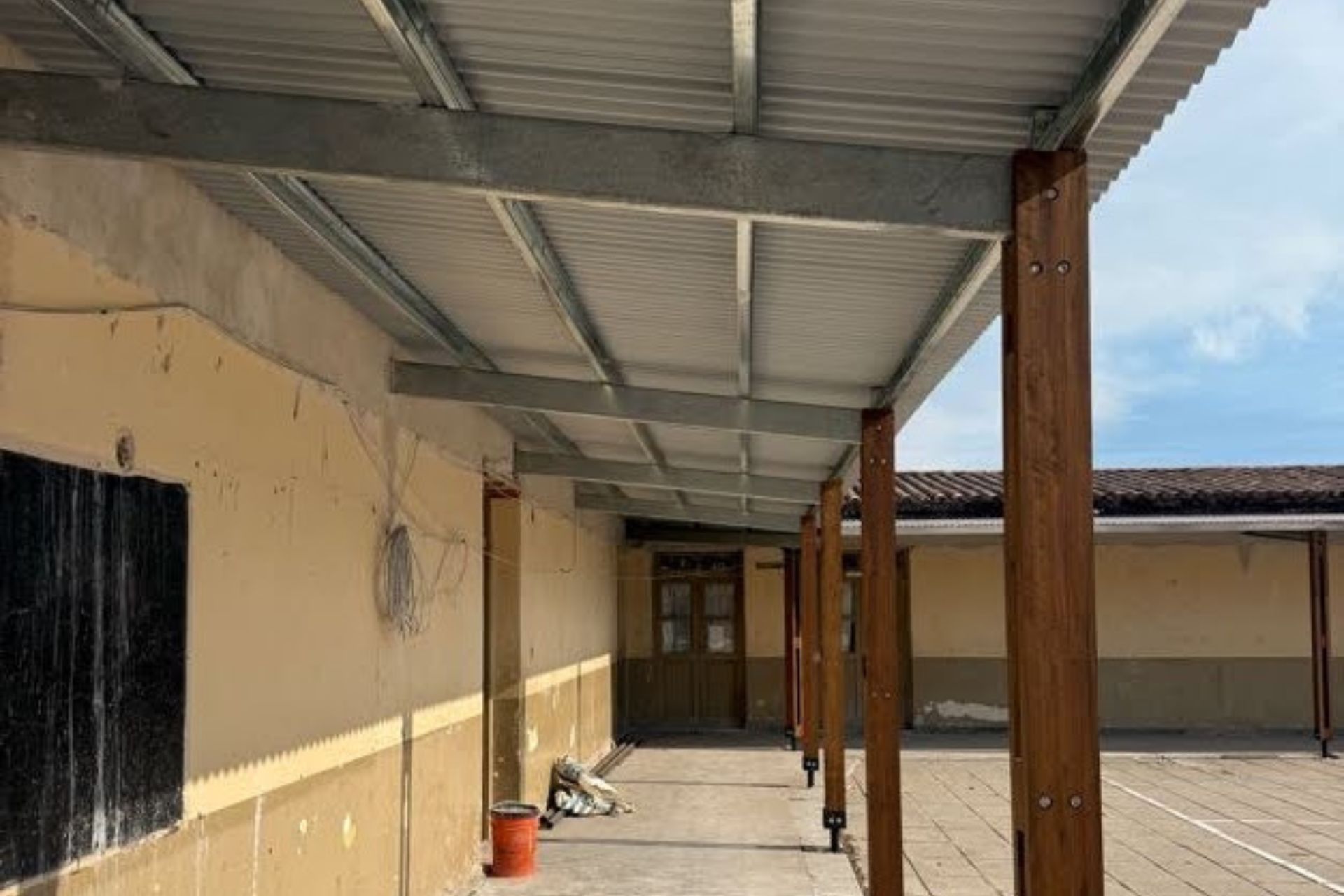 Se realizan reparaciones en escuela de Lucas González para mejorar las condiciones de aprendizaje