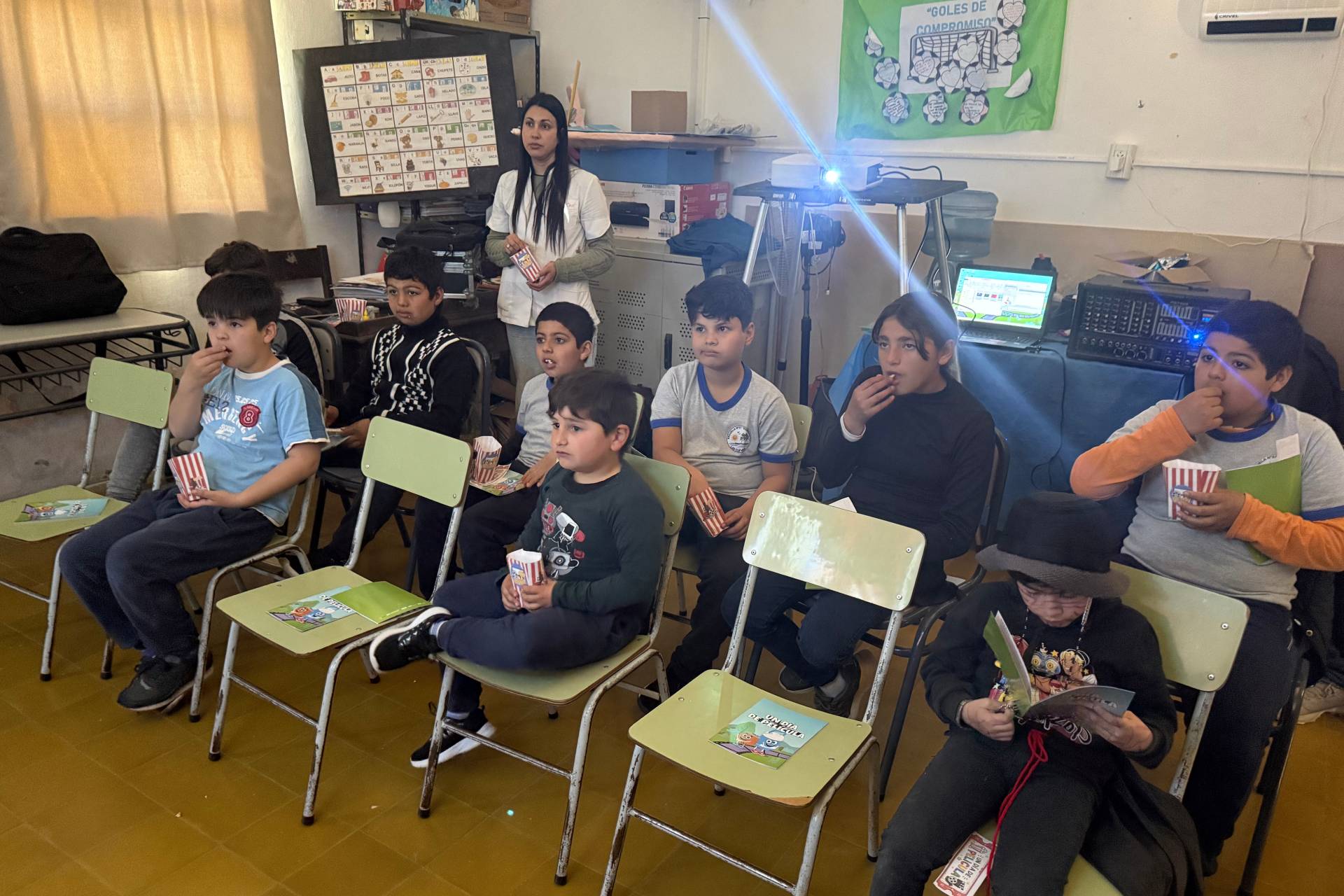 El Programa Un Día de Película llevó cine a una escuela de Las Cuevas, en el departamento Diamante