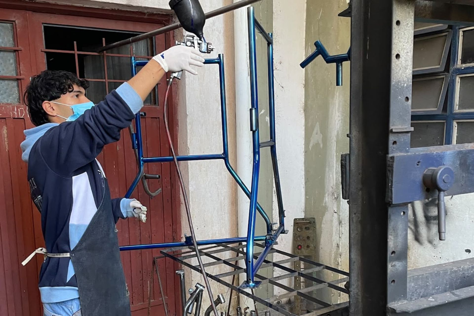 Estudiantes de Santa Elena desarrollaron un andador para personas mayores