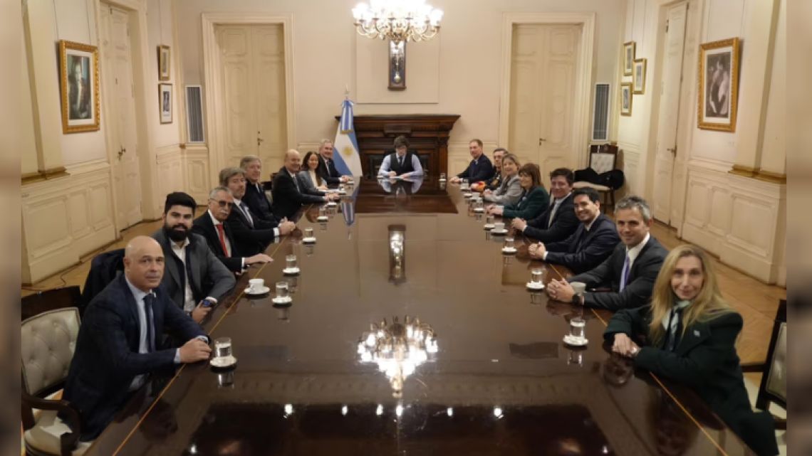 La agenda de Milei: reunirá al Gabinete para tratar temas de Malvinas y recibirá en audiencia especial a un perro de la Policía Federal