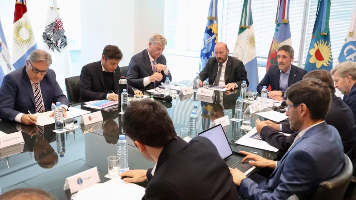 Transferencias a Córdoba: Nación recortó los fondos discrecionales en agosto y Llaryora sólo recibió $ 5000 “extras”