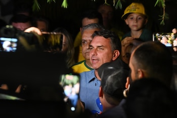 Santilli defendió la salida de Flávio Bolsonaro de Argentina: “No tenía impedimentos de Interpol”