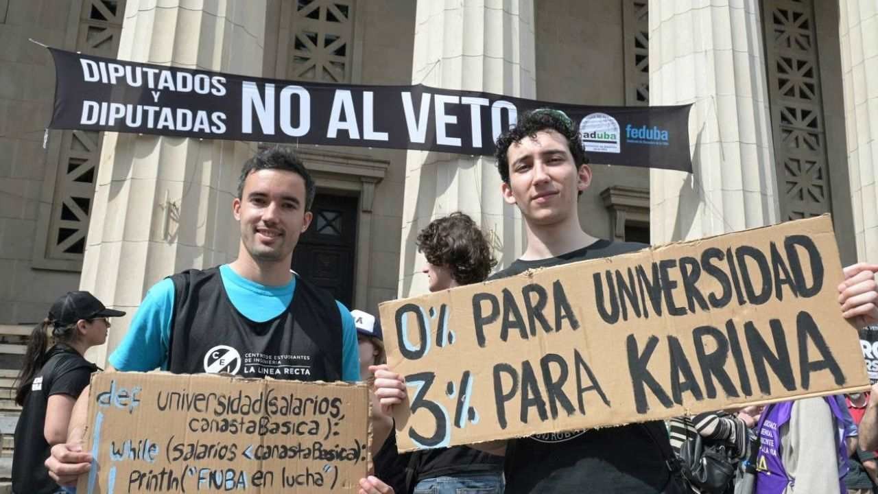 Marcha Federal Universitaria: reclaman fondos y salarios y hay cortes frente al Congreso