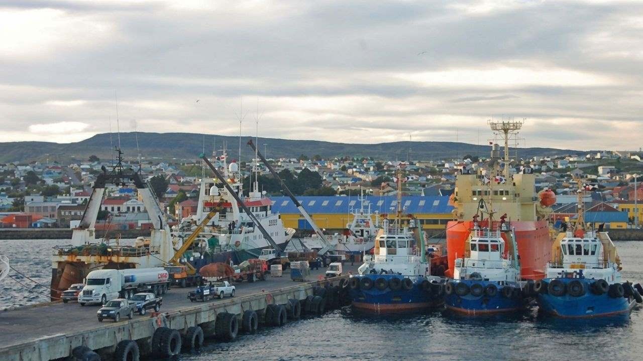 El embajador británico en Chile visitó Magallanes en plena tensión con Argentina