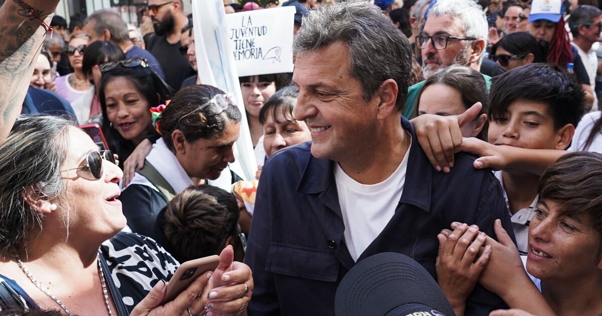 Día de la Lealtad: Sergio Massa envió otra señal para la unidad del PJ y Cristina Kirchner cantó desde el balcón