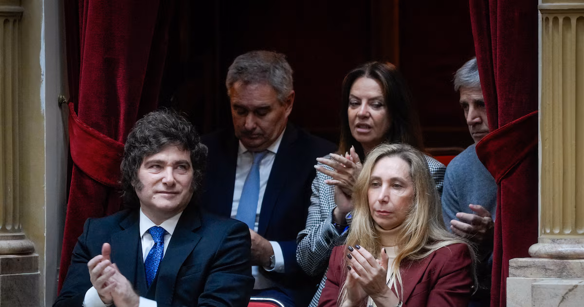 El embate opositor por la Ley de Tierras complica a un Gobierno fragmentado y con los Milei fuera del país