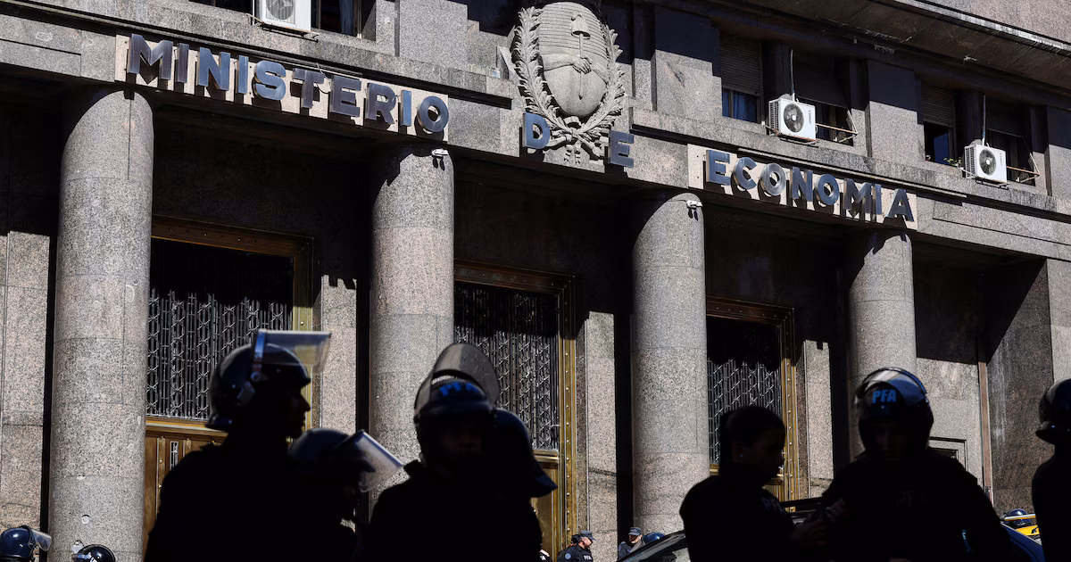La deuda pública registró una leve suba en septiembre: los motivos del incremento y cómo evolucionaron los pasivos con el FMI