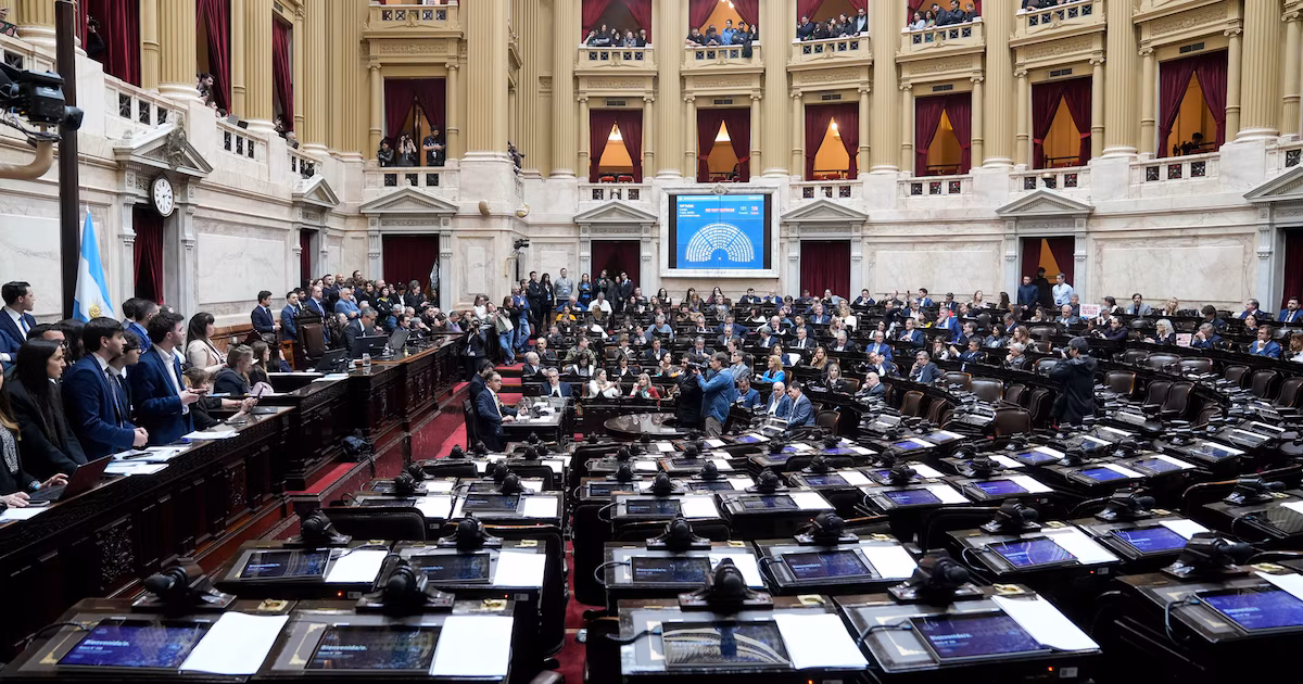 El Gobierno logró frenar la ofensiva opositora en el Congreso: por qué fue una buena señal para los mercados y el riesgo país