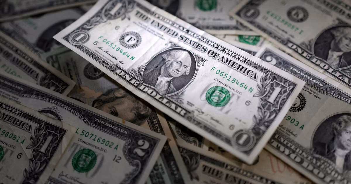 El dólar subió por tercer día consecutivo y alcanzó el nivel más alto de octubre