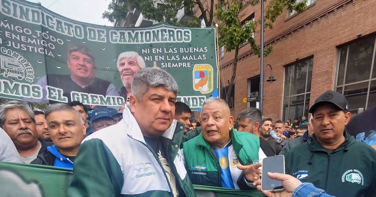 Camioneros presionó en la calle por las indemnizaciones de USD 200 millones, pero no se incluirán en los nuevos pliegos de la basura
