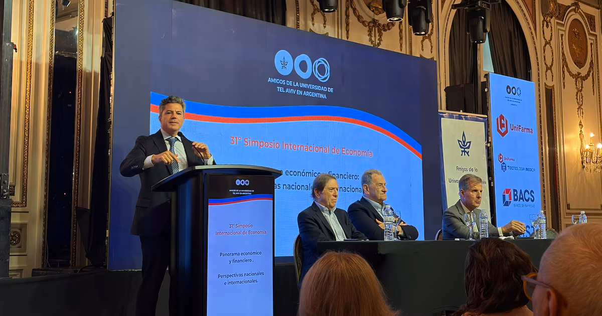 “Supera la lógica”: tres economistas intentaron descifrar las razones de la suba del riesgo país argentino