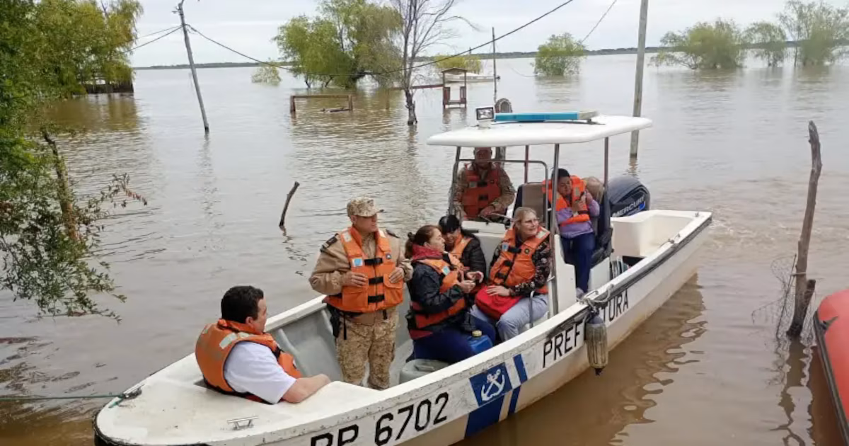 El Gobernador de Chaco ordenó que los presos de su provincia fabriquen camas para los evacuados por El Niño