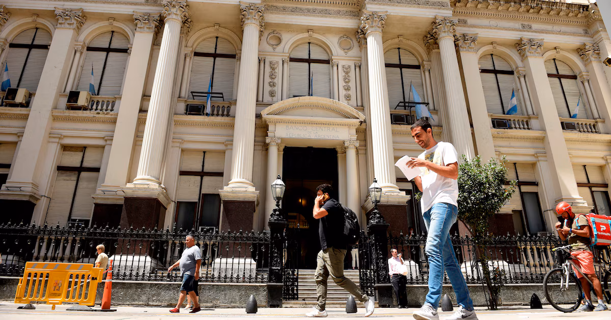 El Banco Central pone a punto una de las herramientas que usará para contener el dólar en 2027