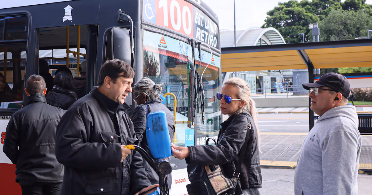 Colectivos: el Gobierno le va a dar más subsidios a las empresas para no aumentar el boleto a nivel nacional