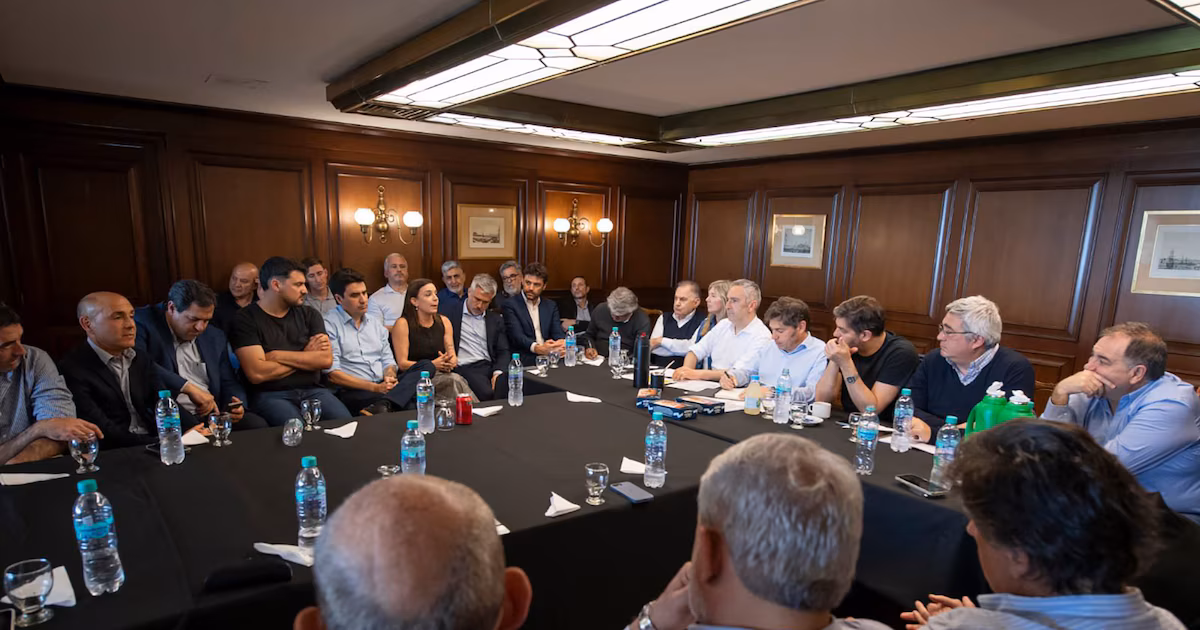 Kicillof sigue con recorridas en clave electoral: desembarca en Jujuy y prepara su viaje a Santa Fe