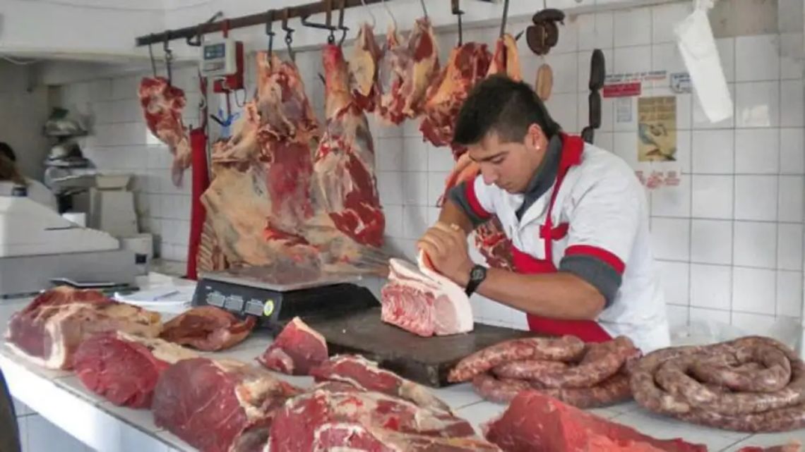 Escala salarial de la industria de la carne: de cuánto es el haber mensual y valor hora de los empleados en octubre