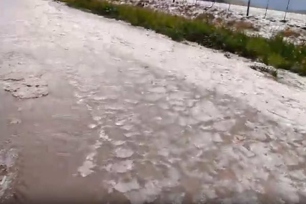 Una violenta tormenta con granizo sorprendió en una región golpeada por otro fenómeno: la falta de sol