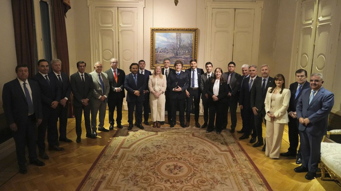 Milei recibió a los gobernadores tras su discurso en la OCDE