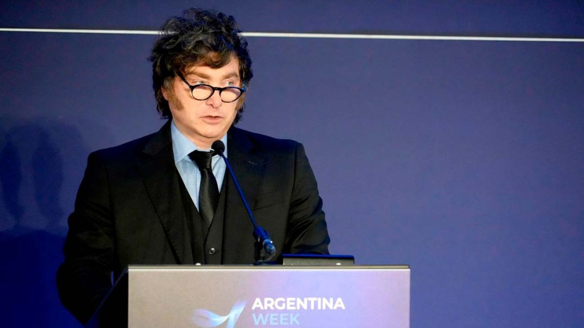 Javier Milei recibe el Premio “economista más influyente” del Foro Económico de París
