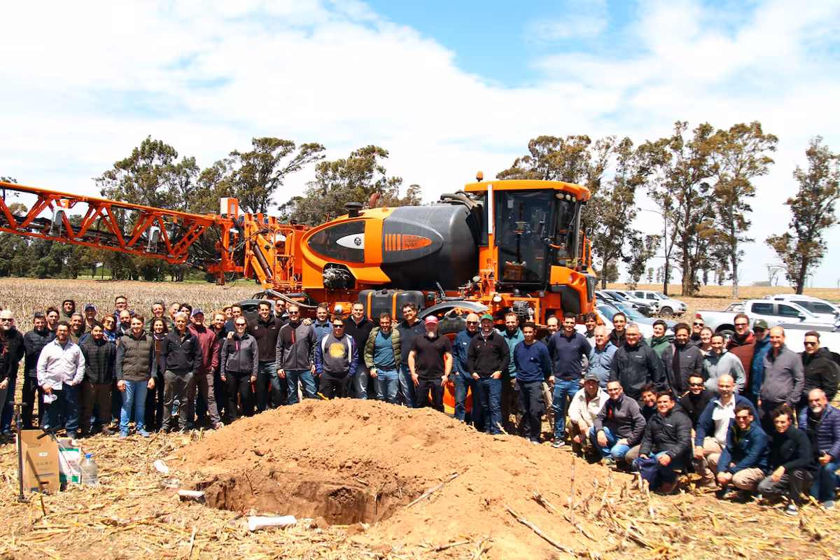 Una empresa agropecuaria con una historia desde 1885 y otra que viene de 1930 entraron a la red de Bayer