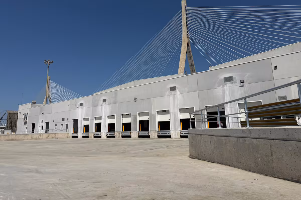 Inversión global de 35 millones de euros: una empresa argentina inauguró una terminal de cargas refrigeradas en España