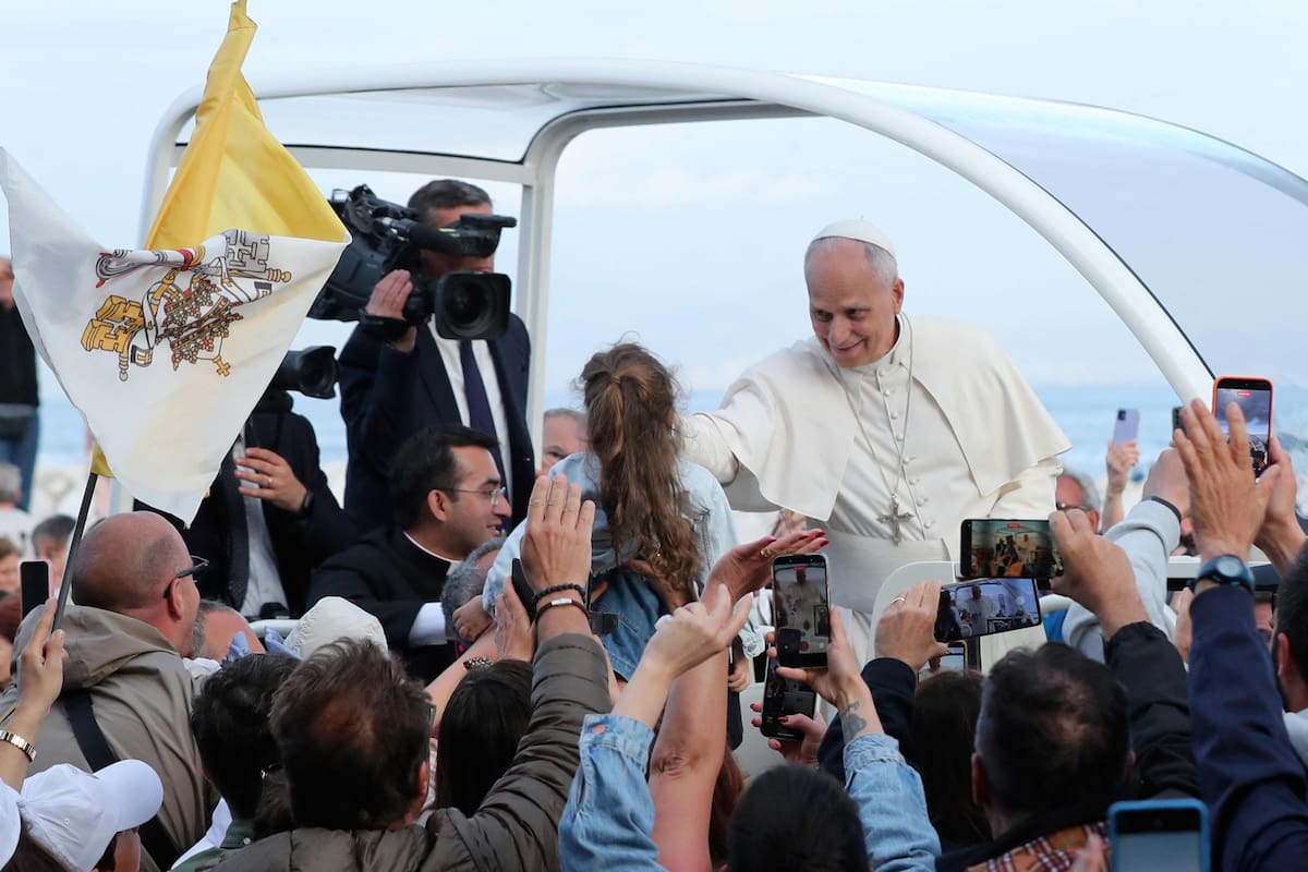 Las cifras. A un mes de la visita del Papa, el Gobierno prepara un megaoperativo de seguridad y la Iglesia busca recursos