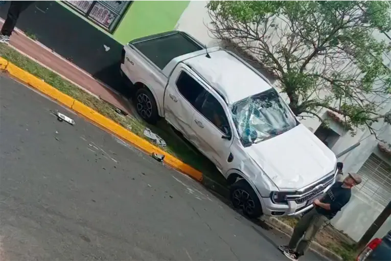 Fuerte choque en calle Bavio y Concordia de Paraná: hay personas lesionadas