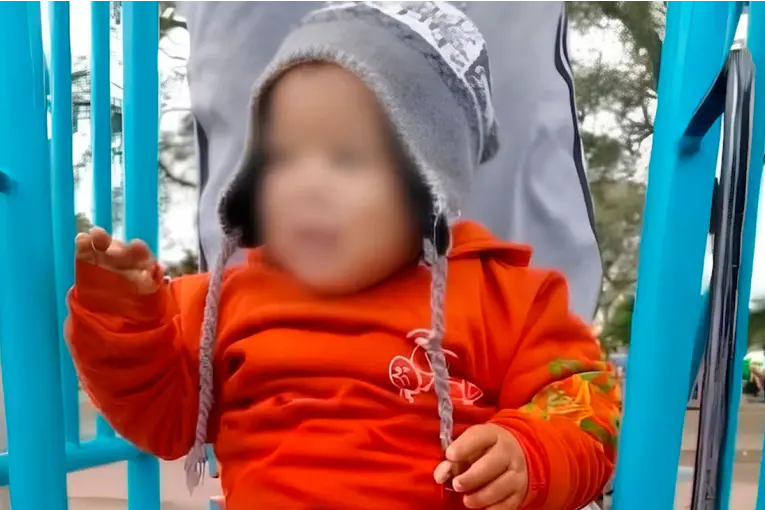 Encontraron muerto a un niño en un canal de riego de Tucumán: detuvieron a sus padres