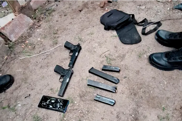 Detuvieron en Paraná a un hombre con dos pistolas 9 milímetros y municiones