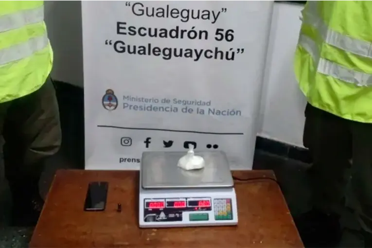 Llevaba cocaína en un bolsillo y lo descubrieron durante un control en la Ruta 12