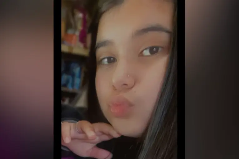 Buscan a una adolescente de 14 años en Paraná: salió de la escuela y no regresó a su casa