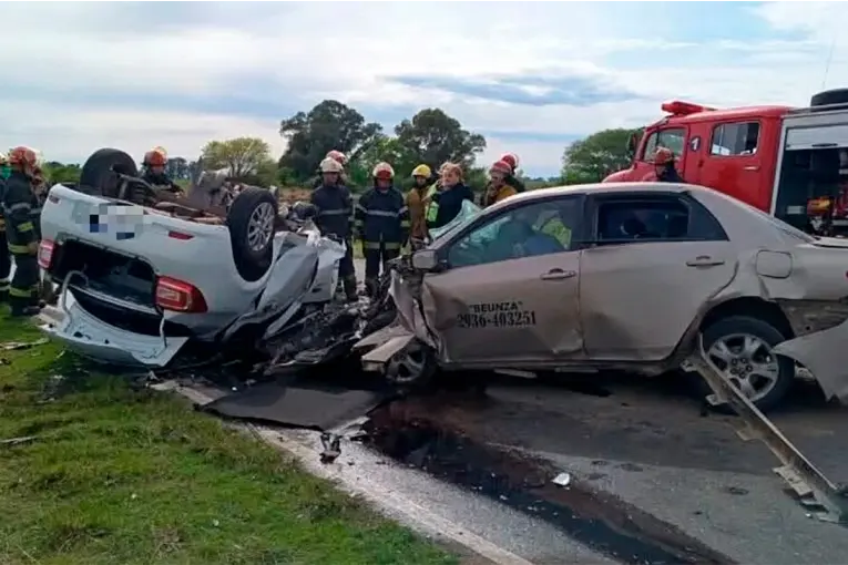 Choque frontal entre dos autos dejó cuatro muertos en una ruta bonaerense