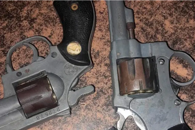 Allanaron una casa en San Benito y detuvieron a un hombre tras una balacera