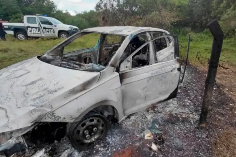 Misiones: encontraron un cuerpo calcinado dentro de un auto incendiado cerca del aeropuerto