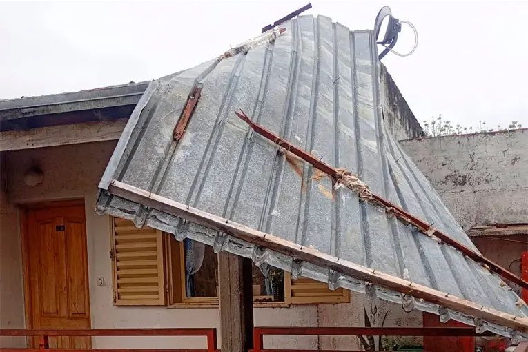 Una mujer mayor quedó atrapada en su casa tras la tormenta en Concepción del Uruguay: la rescataron los bomberos