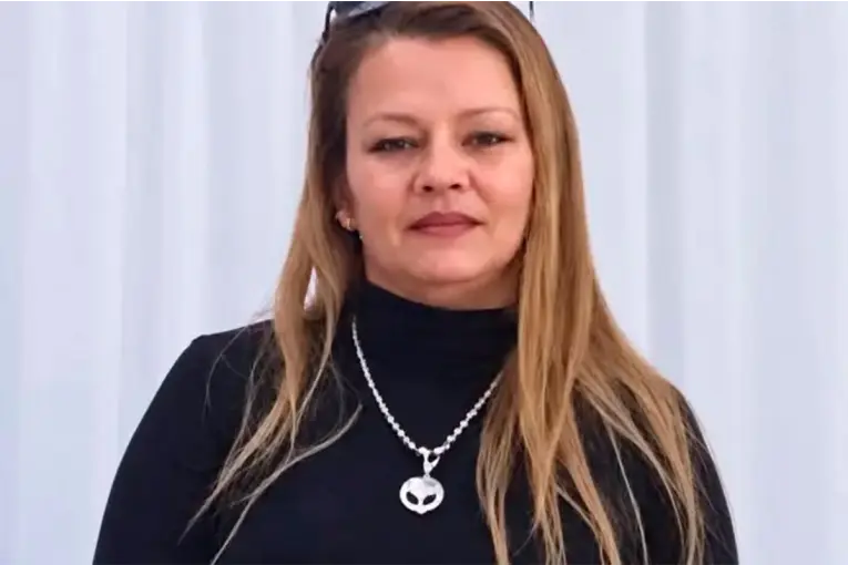 Un enfermera aprendía a manejar, saltó del auto durante una maniobra y murió atropellada por el vehículo
