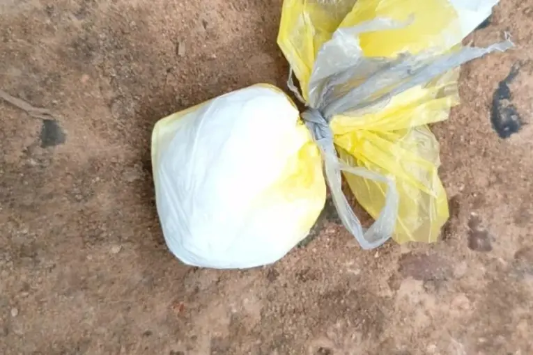 Robó una moto, fue detenido y le encontraron cocaína: dos policías resultaron lesionados en el procedimiento