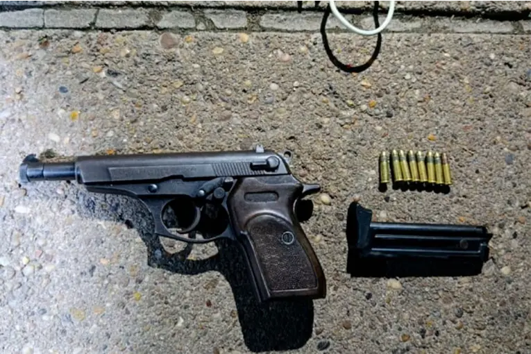Intentó escapar de la Policía con una pistola cargada y terminó detenido en Paraná