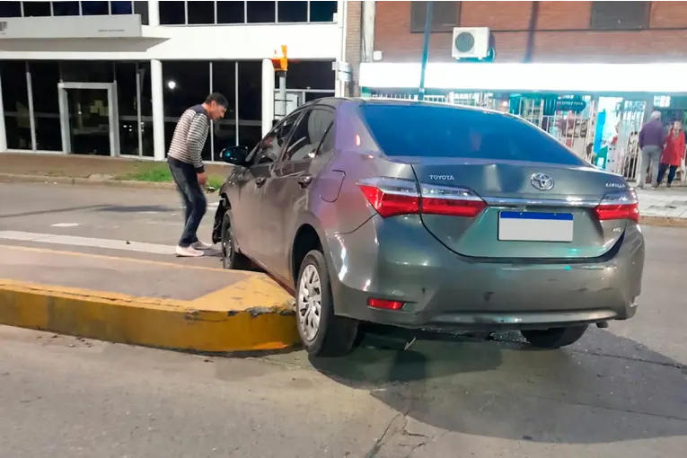 Un auto chocó una puntera tras una mala maniobra en avenida Ramírez