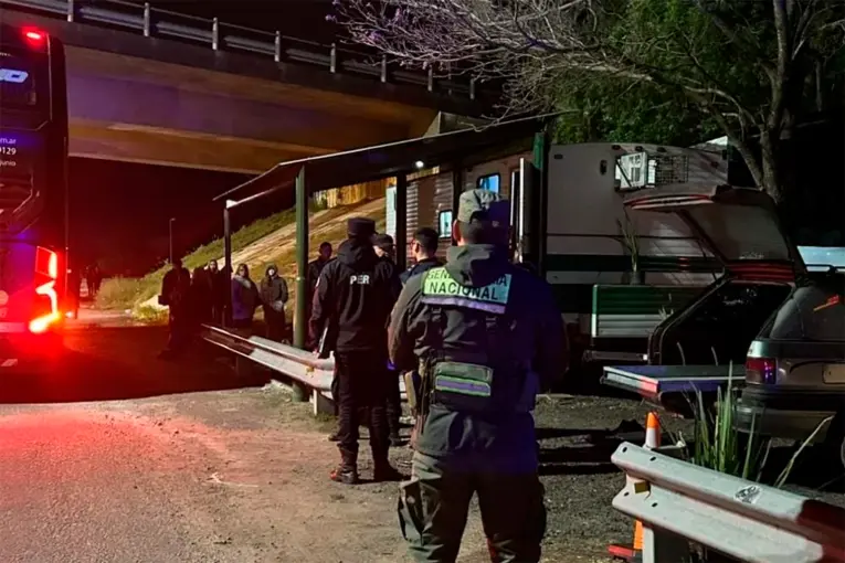 Murió un hombre que viajaba en un colectivo de larga distancia en la ruta 14